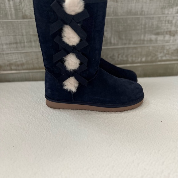 Koolaburra tall Bailey Bow Boots with shearling liner ready to take in winter. - Picture 3 of 3